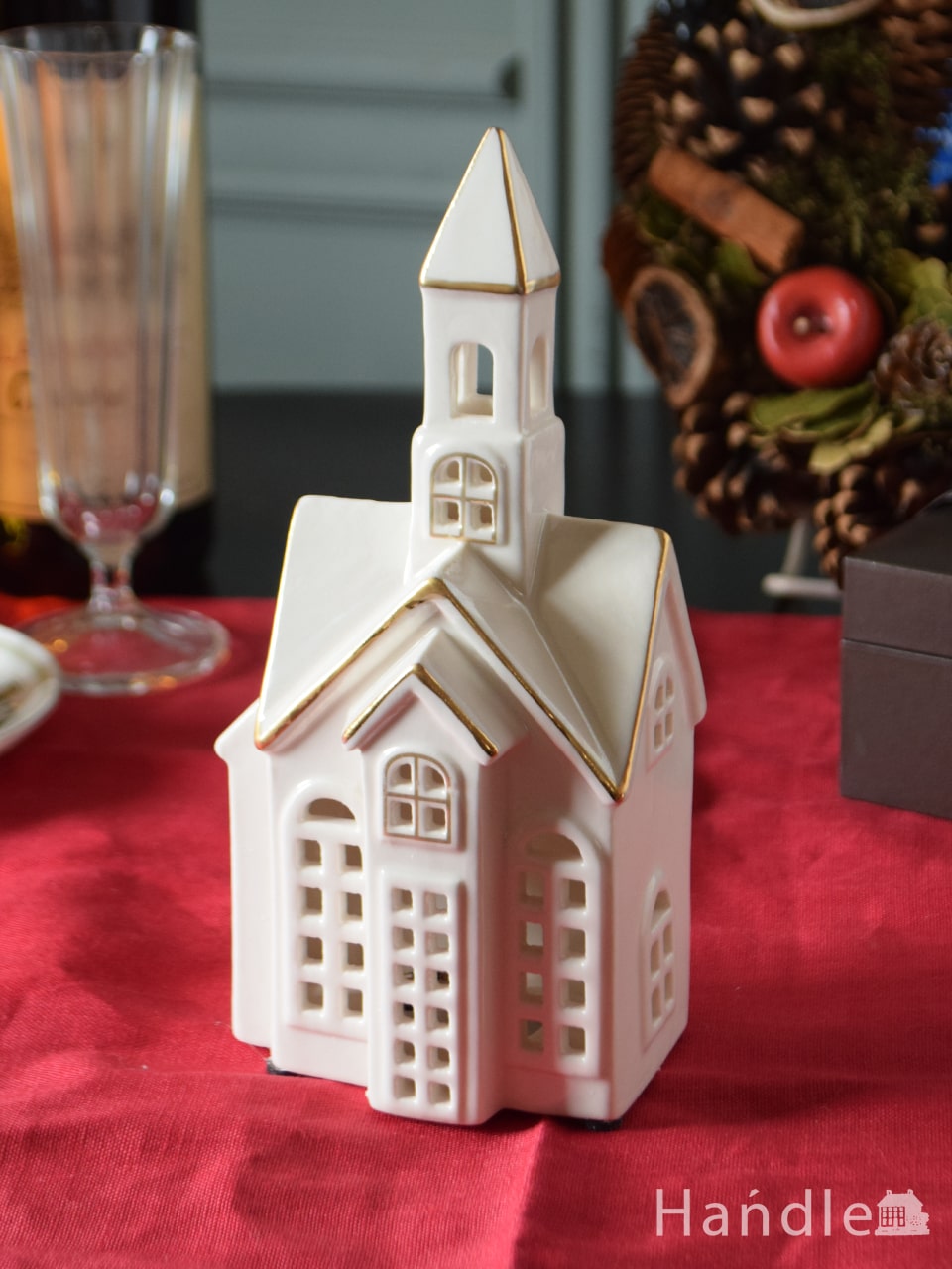 お洒落なクリスマス雑貨、セラミックで出来た可愛い教会のオブジェ（LEDライト付き） (cm-235)