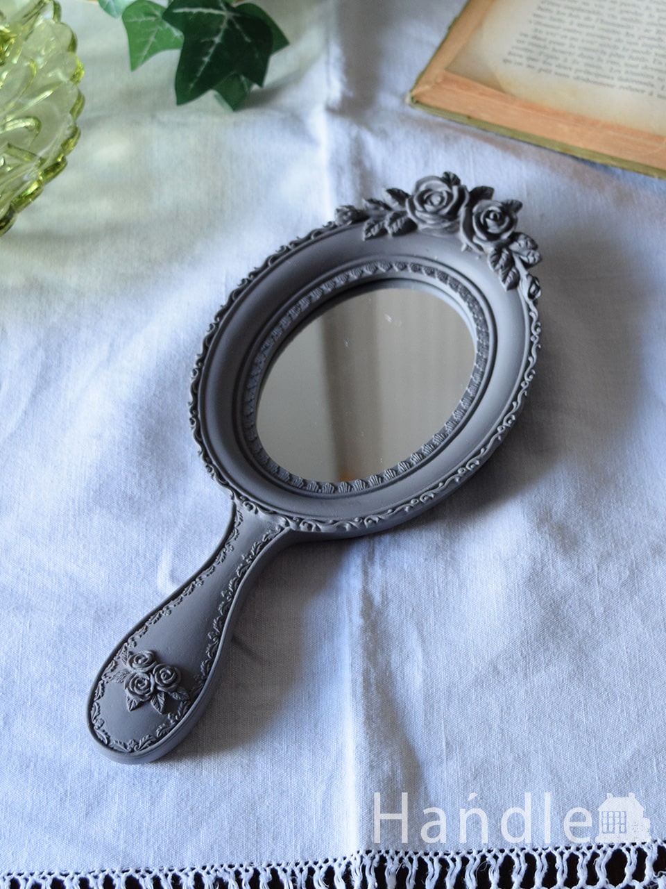 アンティーク風のおしゃれな鏡、壁かけにも出来る上品なハンドミラー (n8-132)