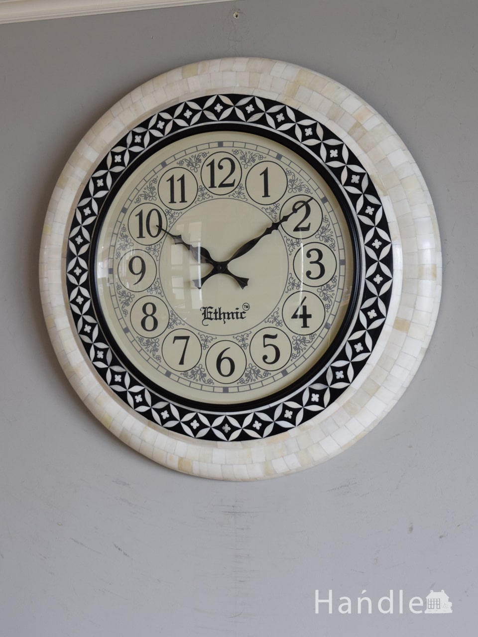 アンティーク調のおしゃれなデザイン、バッファローボーンの掛け時計（ウォールクロック） (n8-139)