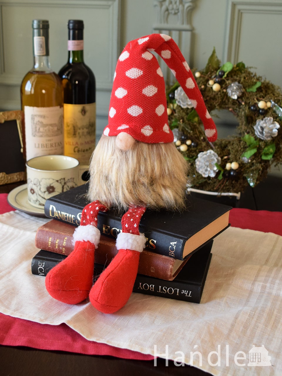 北欧のクリスマス雑貨、赤い帽子を被った妖精トムテの人形（ドットレッド・Sサイズ）