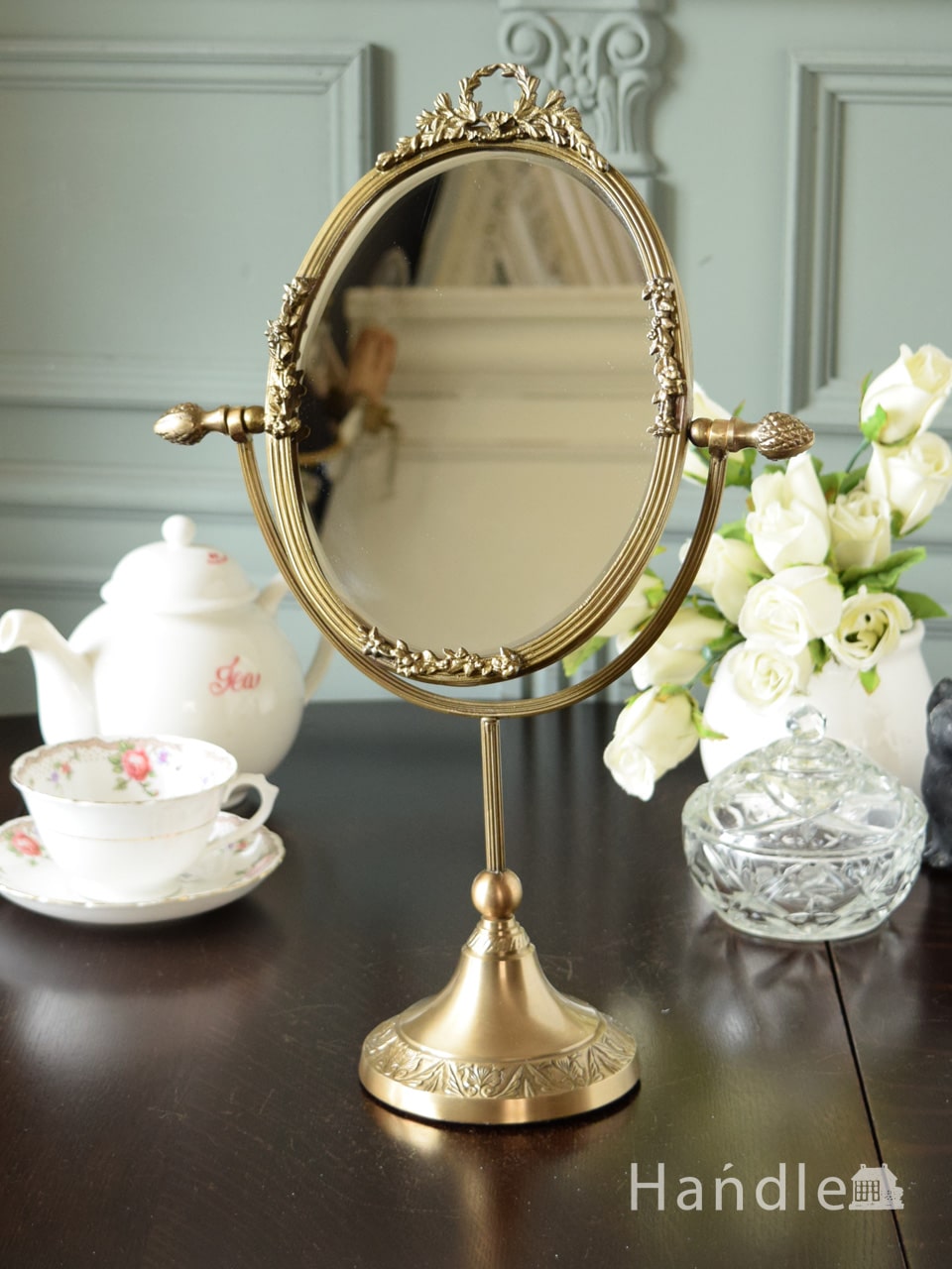 アンティーク調のおしゃれな鏡、華やかなお花の装飾が素敵な真鍮製のスタンドミラー（ゴールド）(n21-029)｜インテリア雑貨