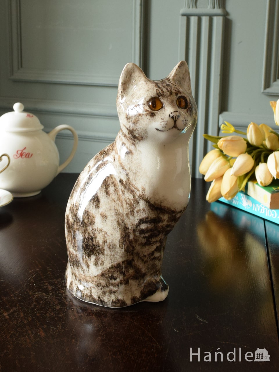 ジェニー・ウィンスタンレイ手作りの猫（サバ白）、陶磁器で出来た