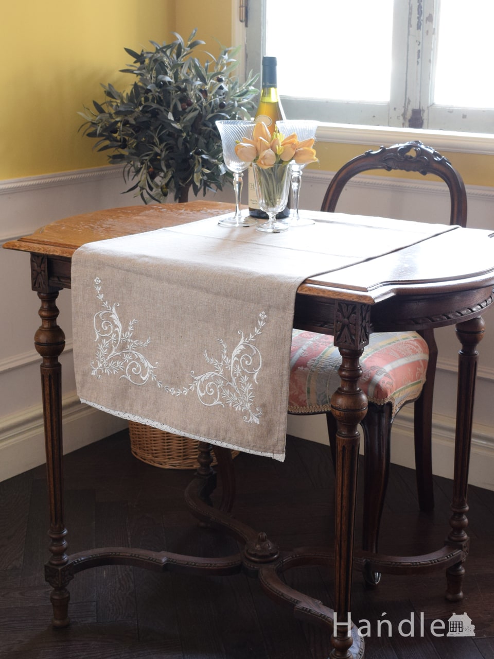 フランス風のおしゃれなダイニングインテリア、エレガントな刺繍が施されたテーブルランナー BE（40×100㎝） (n21-013)