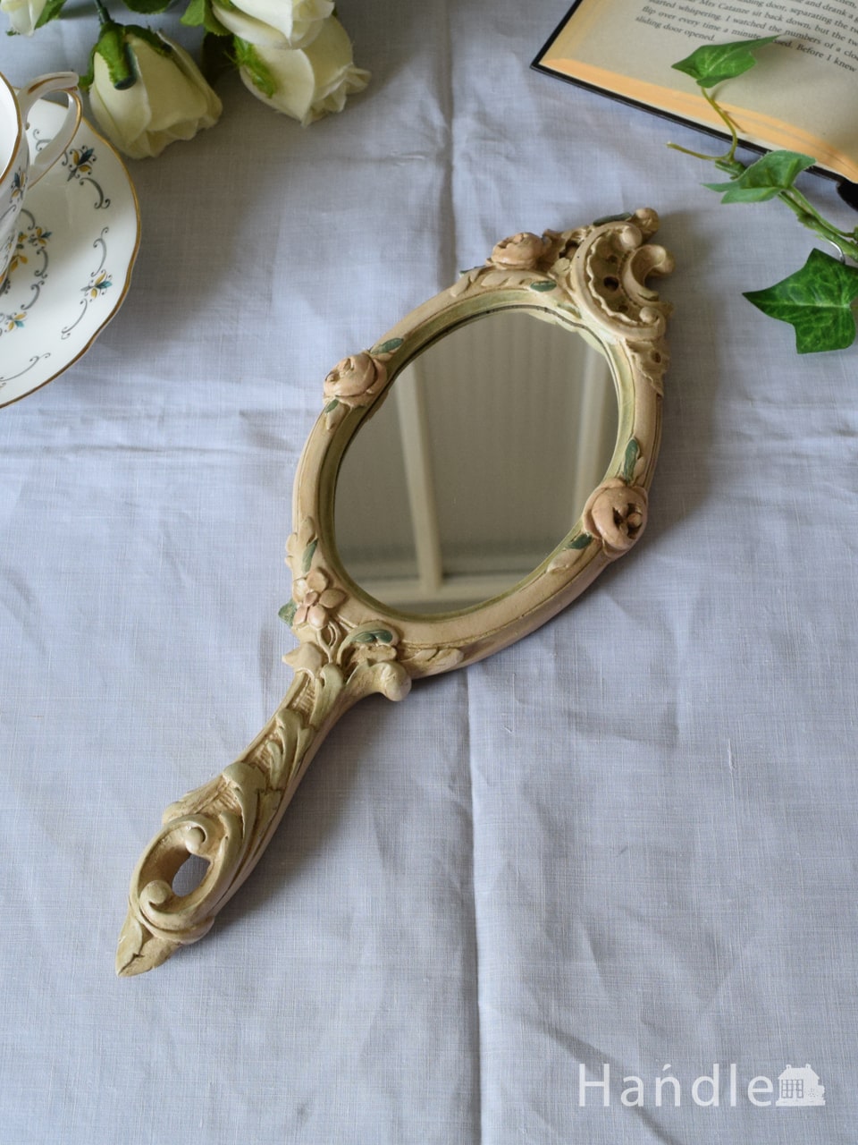 美しいバラがデザインされたアンティーク風の手鏡、アールヌーヴォー調のハンドミラー (n20-244)