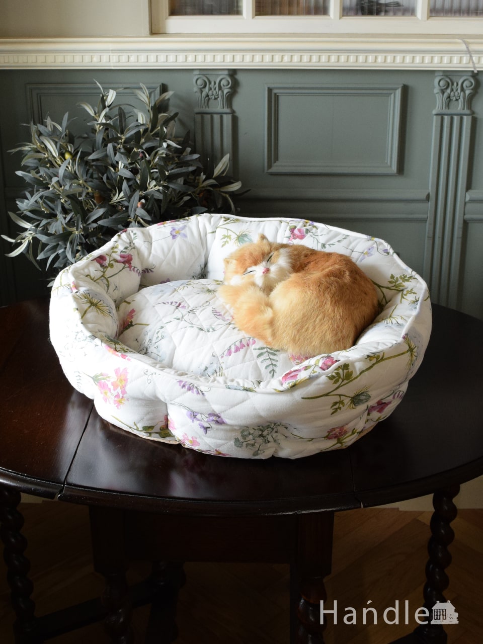 フランス調のお花模様のキルト生地を使った、おしゃれなペット用のベッド (n20-184)