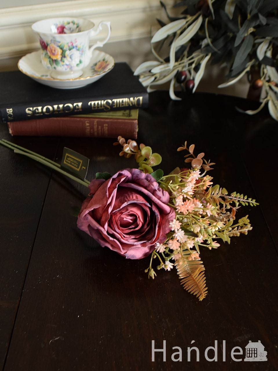 アンティーク色のおしゃれなフェイクフラワー、薔薇の花が入ったアーティシャルフラワーブーケ (n22-165)