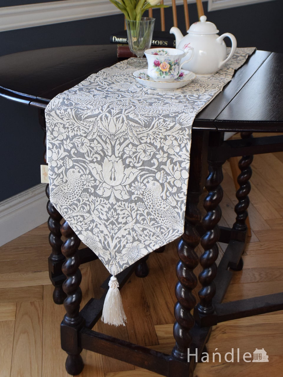 フレンチアンティーク調のテーブルクロス、華やかな刺繍のレース85×85 