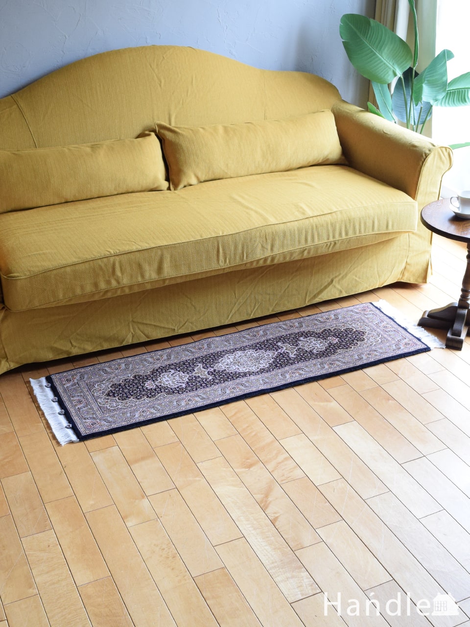 細長いおしゃれなペルシャ絨毯、タブリーズ（Tabriz）の 50Rajマヒ柄カーペット (m-8042-z)
