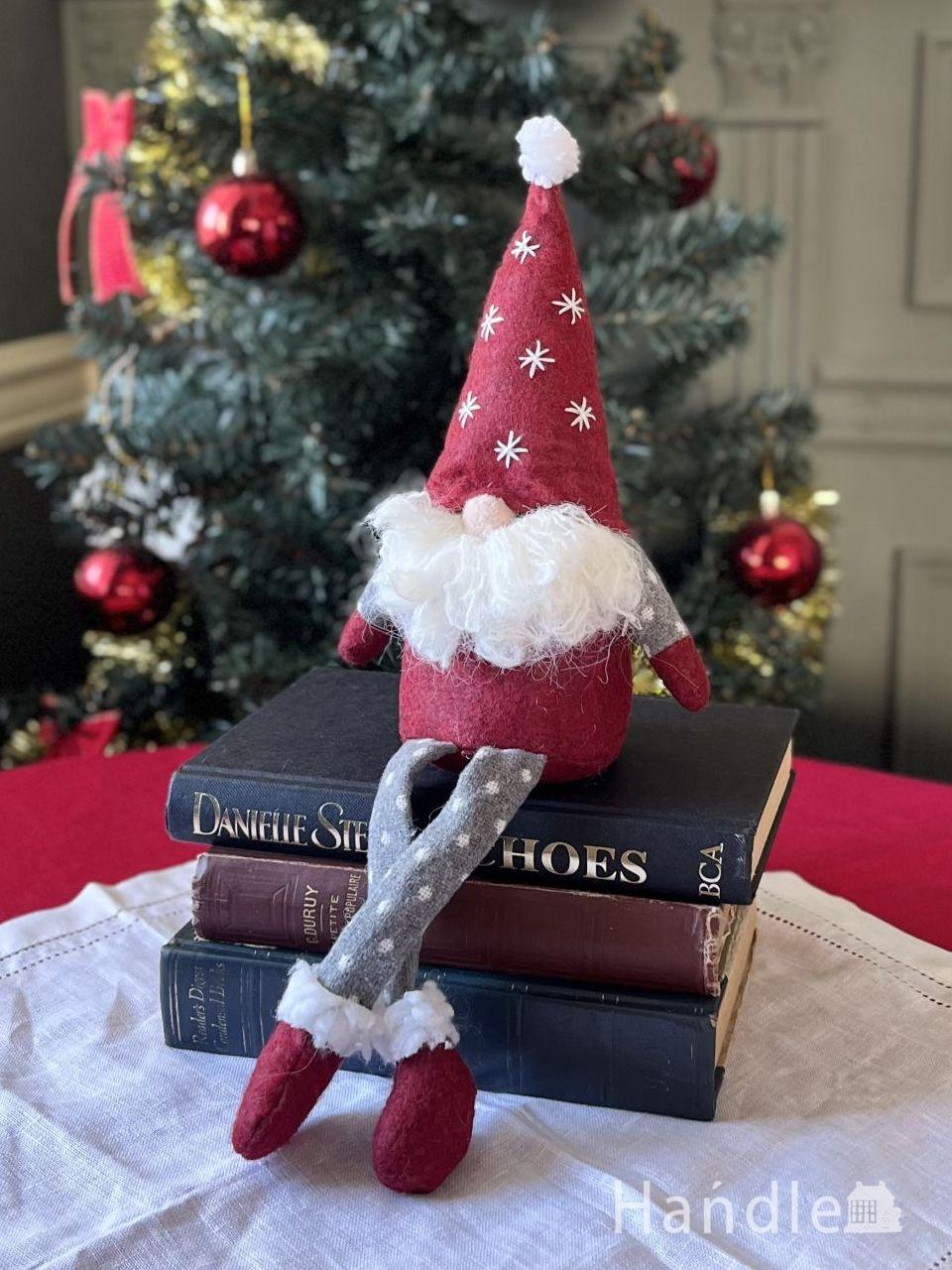 お星さま模様の真っ赤な帽子を被った、北欧の可愛い妖精トムテのクリスマス人形