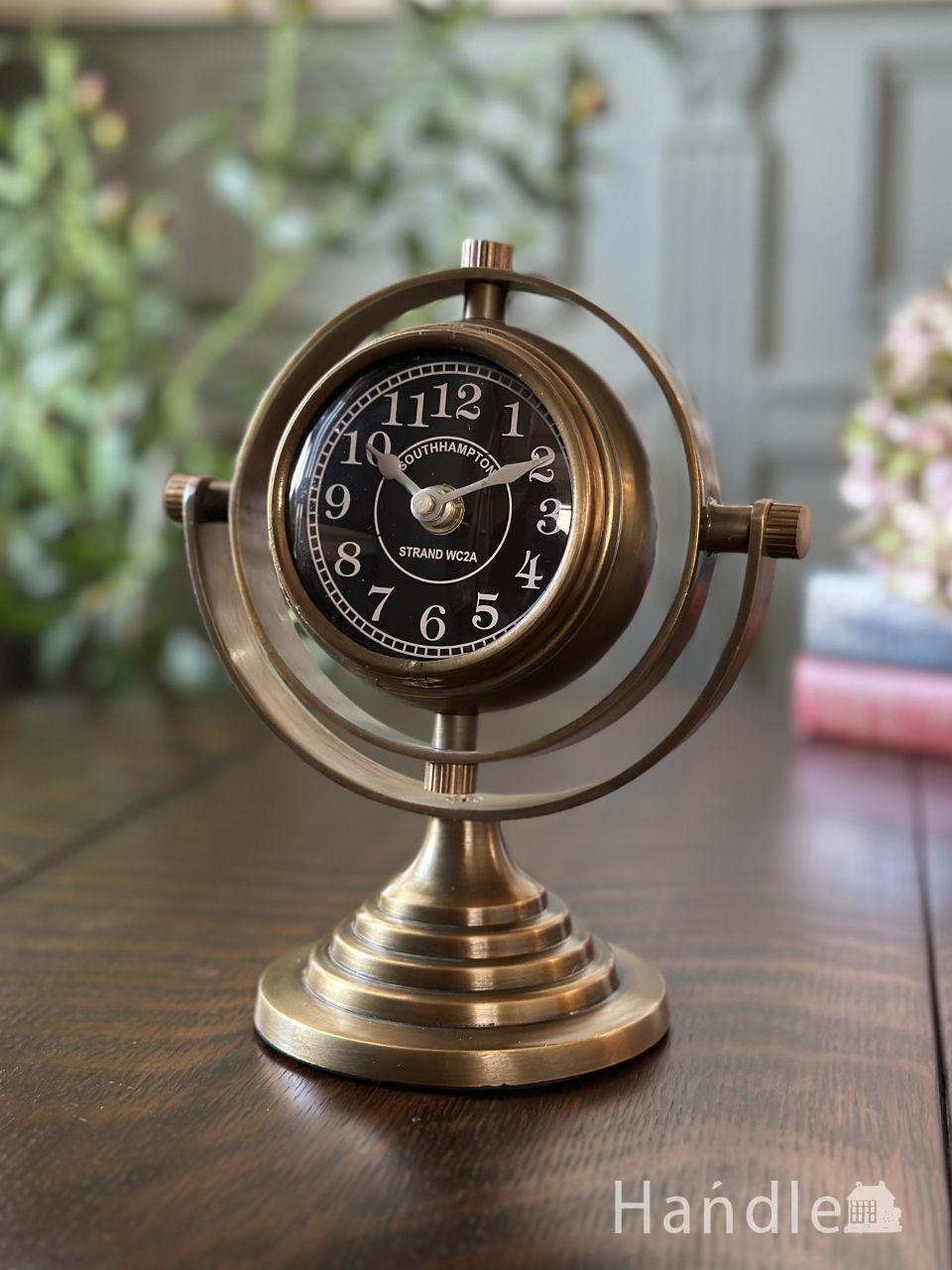 レトロな雰囲気漂うアンティーク調の時計、落ち着いたブロンズ色に輝くおしゃれなクロック (n21-160)