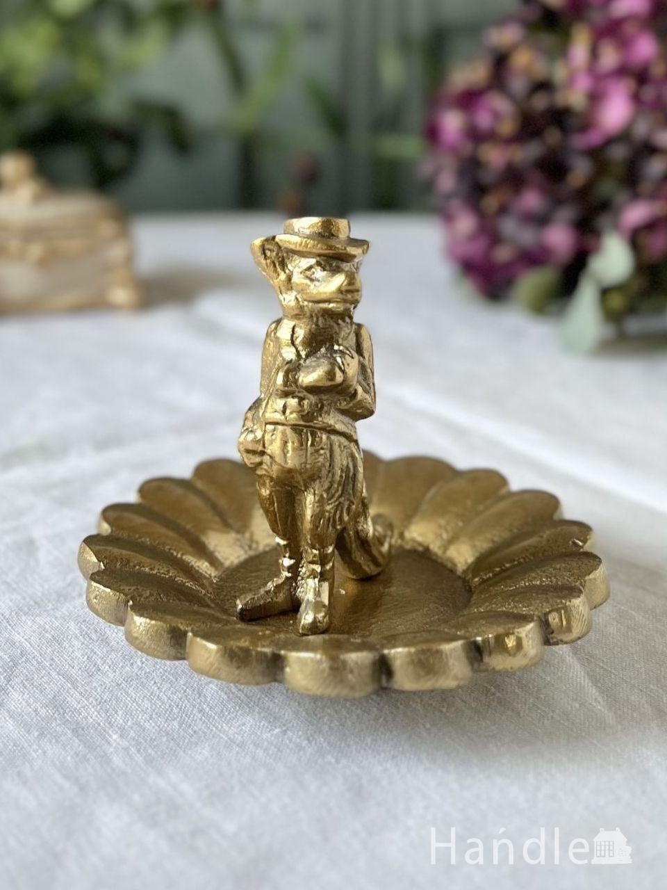 シルクハットを被ったキツネが花びらに立つ、アンティーク調のアクセサリースタンド (n21-161)