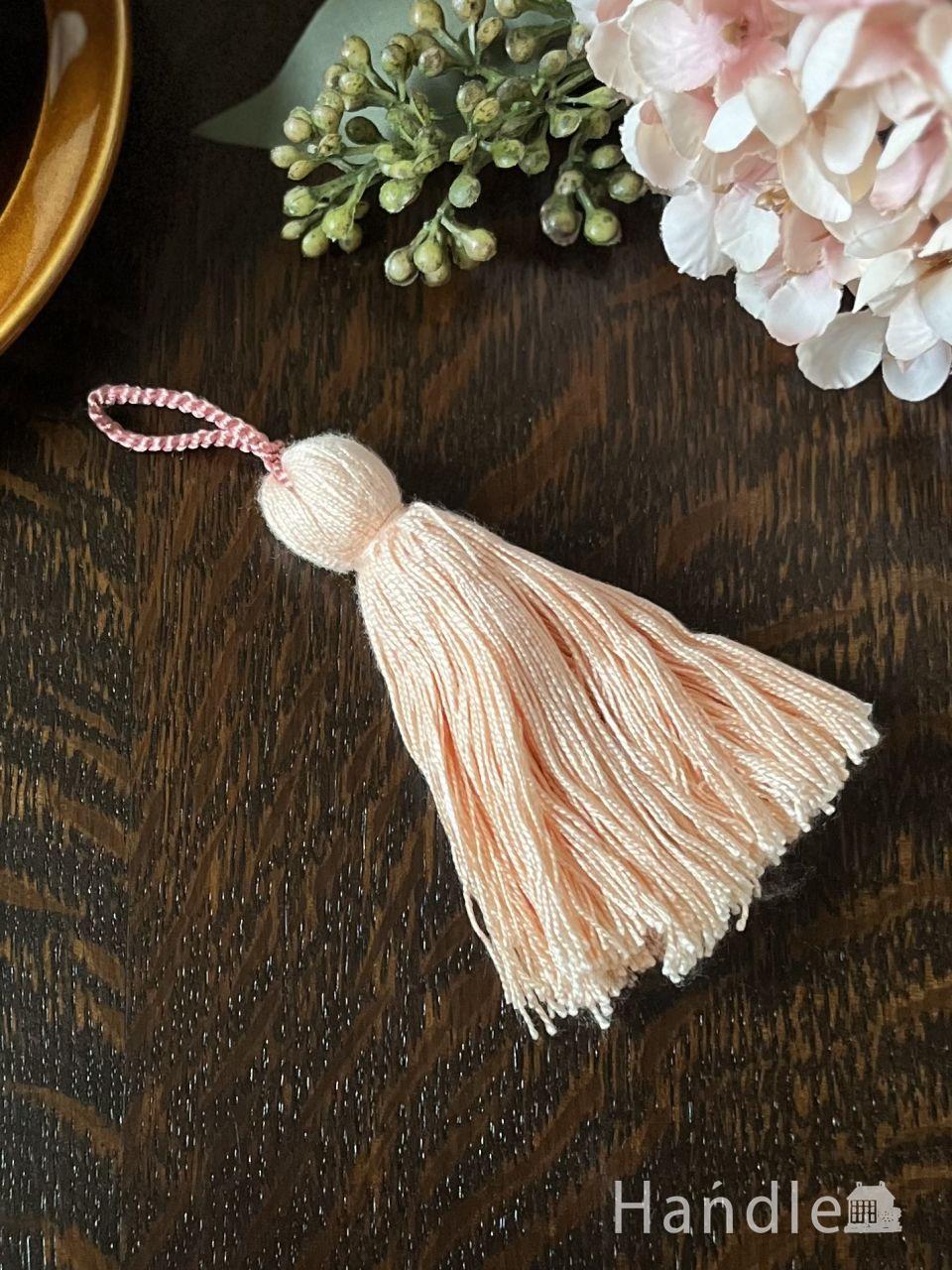 アンティークのカギにピッタリ！ピーチ色の可愛いおしゃれタッセル
