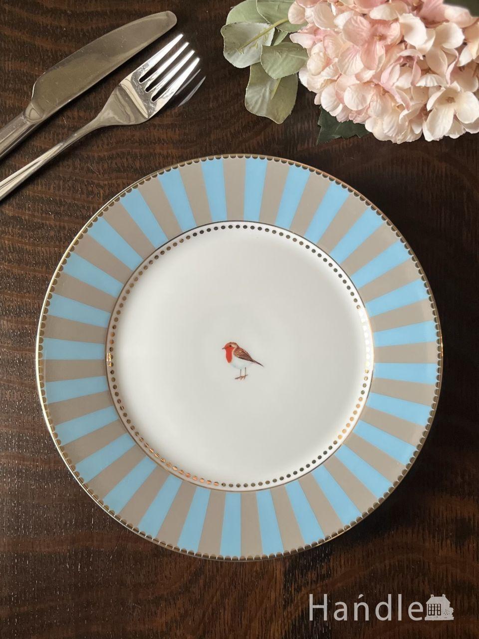 爽やかなブルー色で縁取りされたおしゃれなお皿、小鳥が描かれた可愛い21cmプレート (n18-573)
