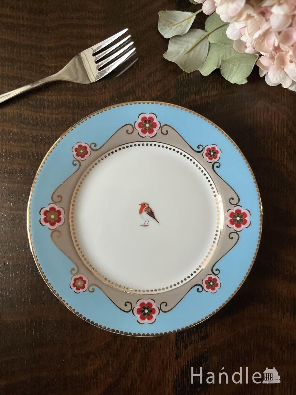 爽やかなブルー色で縁取りされたおしゃれなプレート、小鳥が描かれた可愛いケーキ皿 (n18-574)