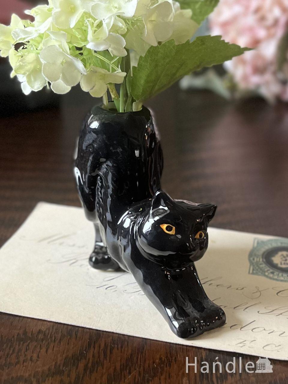 お部屋をおしゃれにディスプレイしてくれる花器、伸びる猫が可愛いフラワーベース(BK)