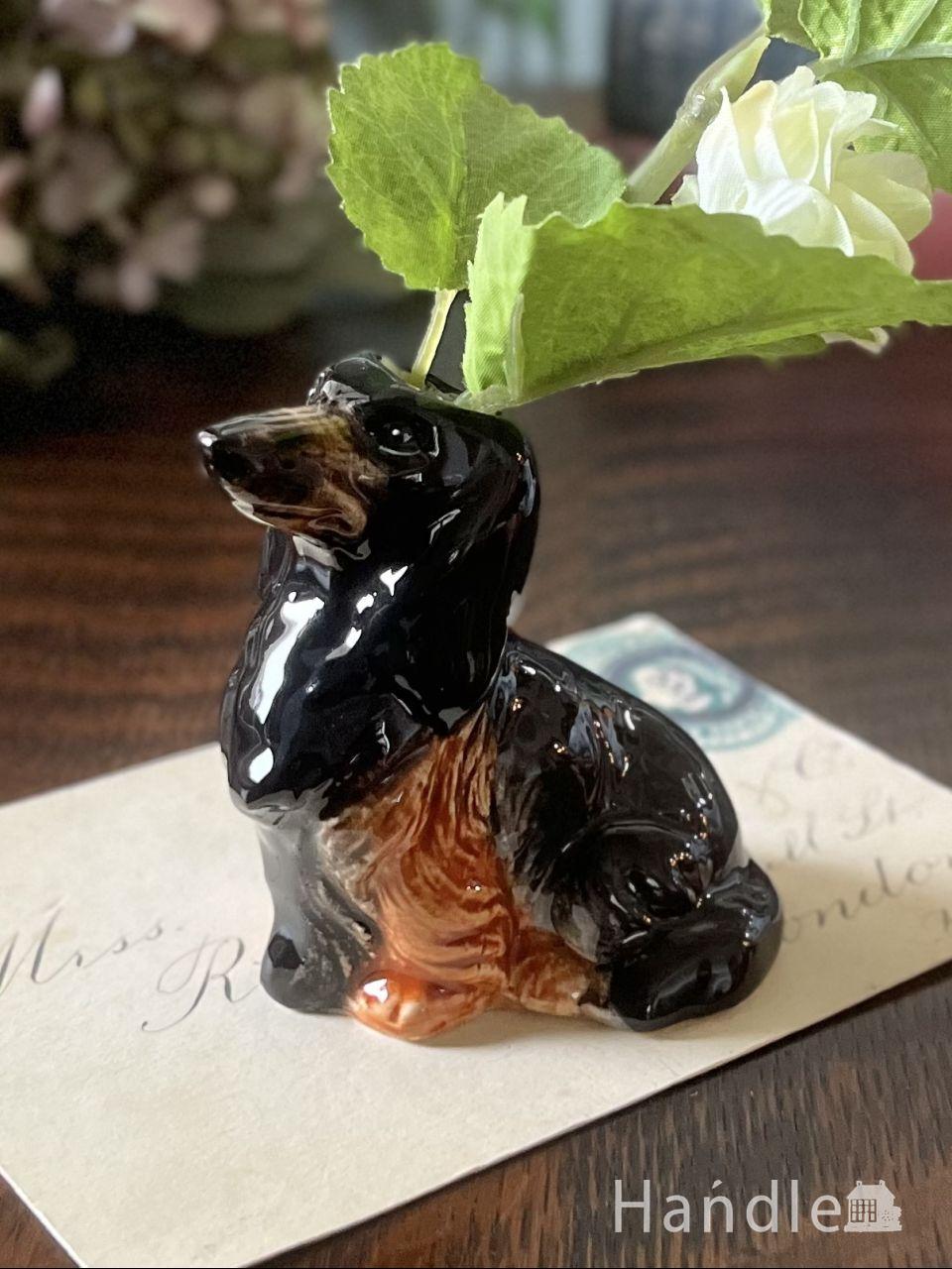 お部屋をおしゃれにディスプレイしてくれる花器、ダックスフンドの可愛いフラワーベース