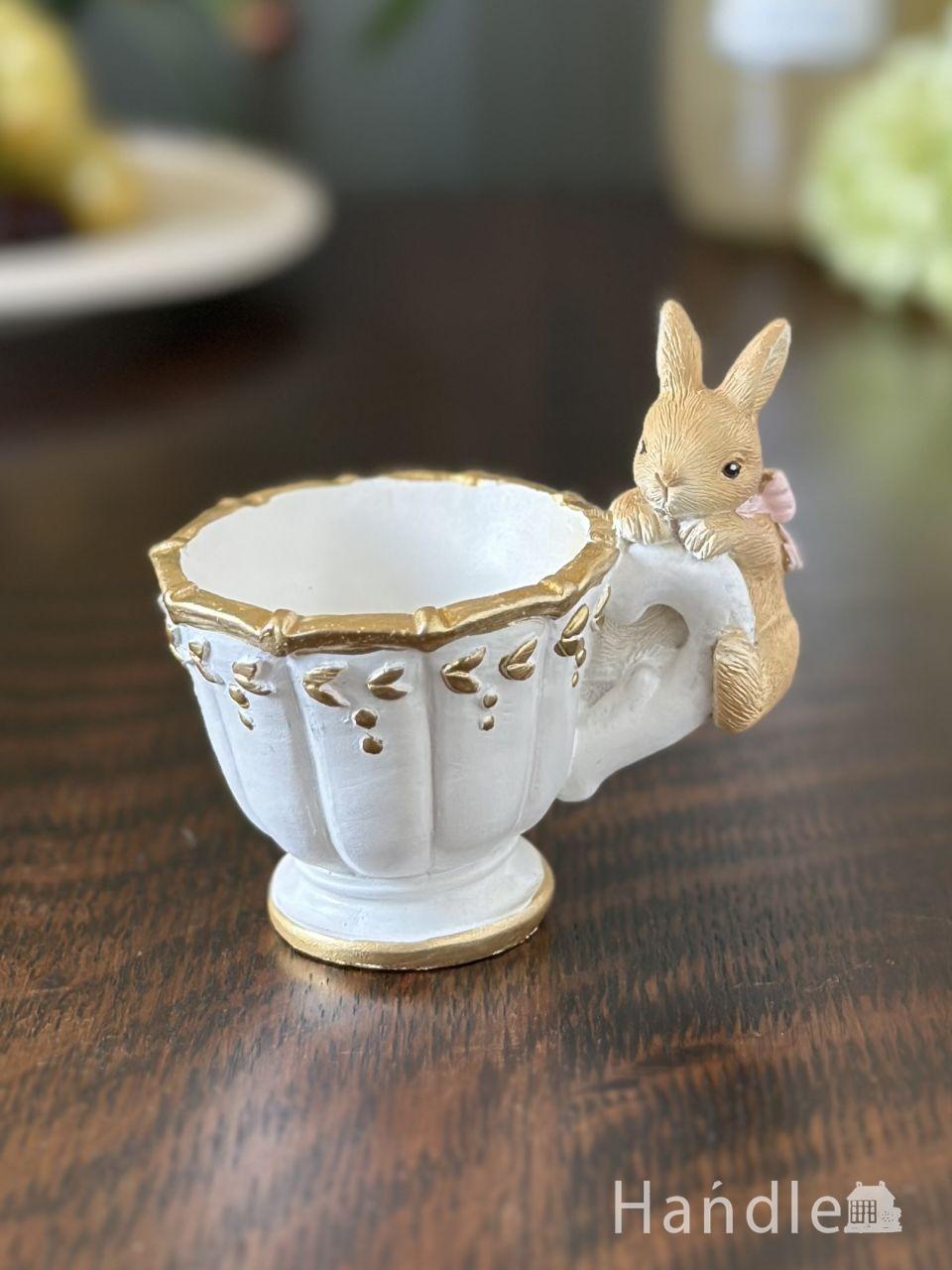 ティーカップ型の可愛いプランツポット、ウサギがぶら下がる姿が可愛い花器(WH)