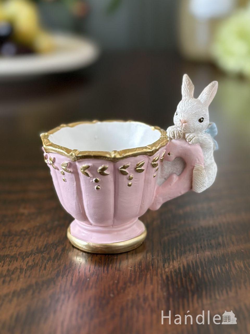 ティーカップ型の可愛いプランツポット、ウサギがぶら下がる姿が可愛い花器(PK)