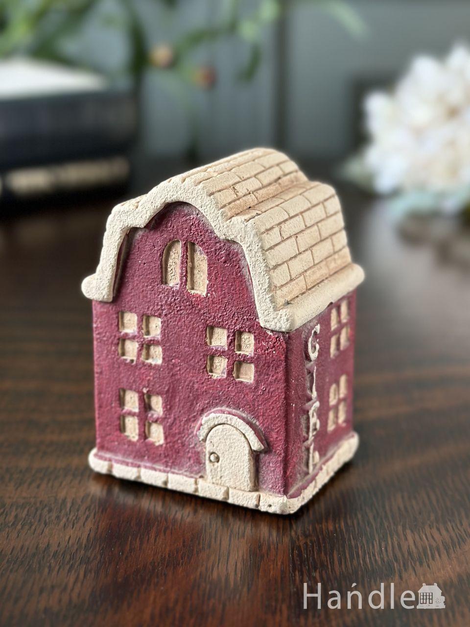 寄棟屋根が可愛いお家のオブジェ、北欧スタイルの赤いミニチュアハウス