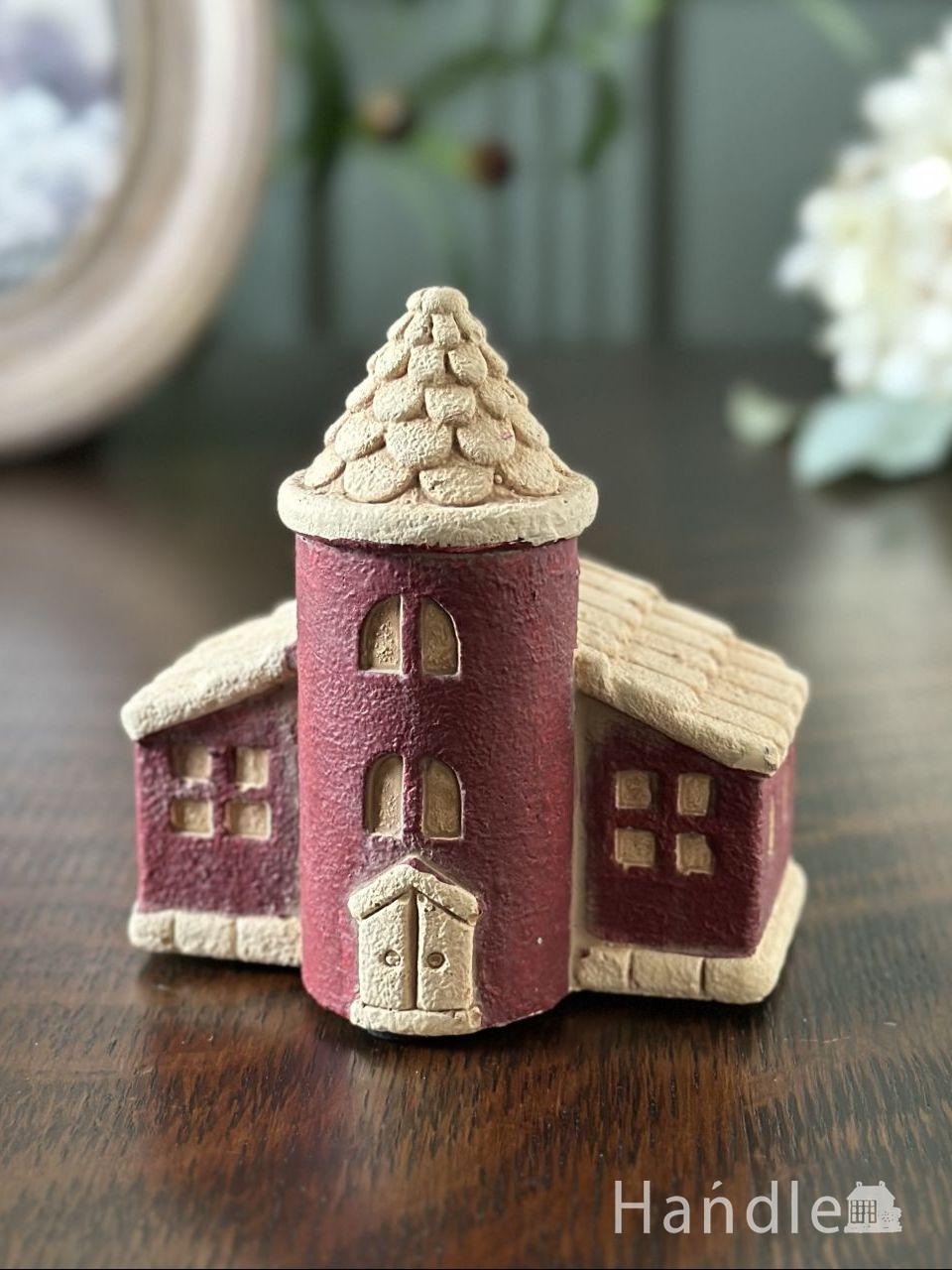 時計塔のモチーフが可愛いミニチュアハウス、お城のような赤いお家のオブジェ (n22-374)