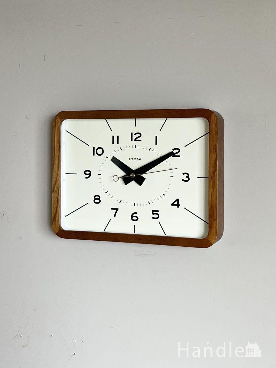 ビンテージ調のおしゃれな壁掛け時計、木製フレームのウォールクロック