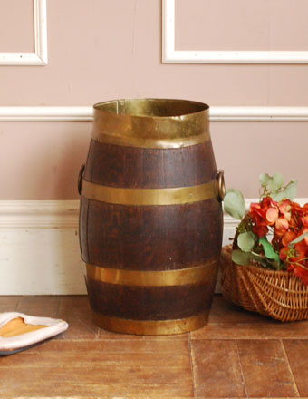 真鍮も使われている素敵なバレル（樽）　英国から届いたアンティーク (j-096-z)