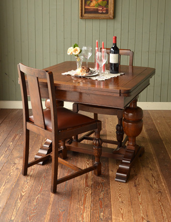 英国らしいアンティーク家具、木製の伸張式のダイニングテーブル (j-1028-f)