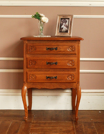 南仏スタイルのキレイなアンティーク家具、小さな３段チェスト (j-1038-f)