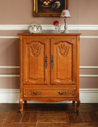 アンティークのフレンチ家具、彫りたっぷりの木製キャビネット (j-1061-f)