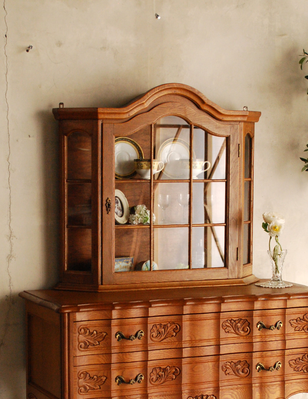 オシャレなアンティーク家具、壁に掛けて使うウォールキャビネット (j-1229-f)