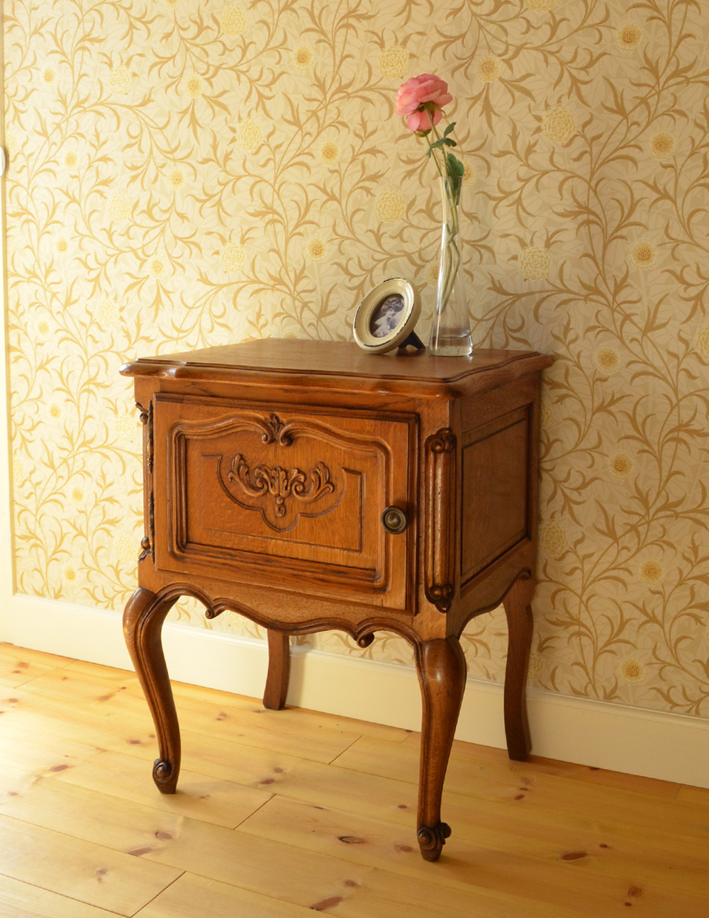 南フランスのアンティーク家具、小さなナイトテーブル (j-1232-f)