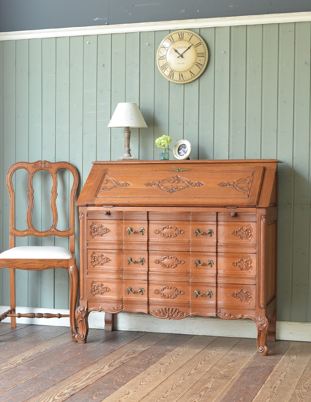 フランスらしい豪華な彫がたっぷり入ったアンティークビューロー（デスク） (j-1344-f)