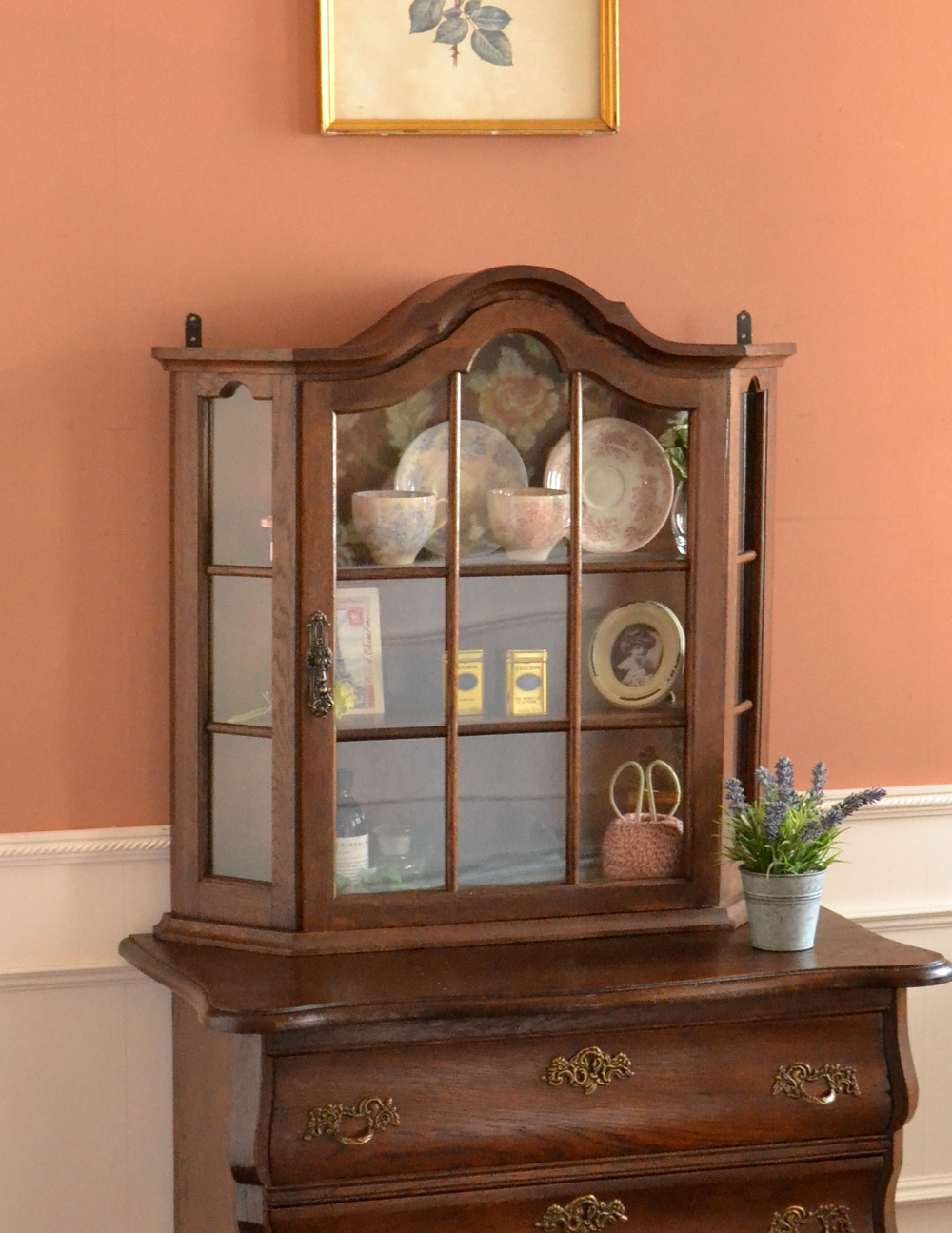 壁付けもできるアンティーク家具、小さなガラスキャビネット (j-1360-f)