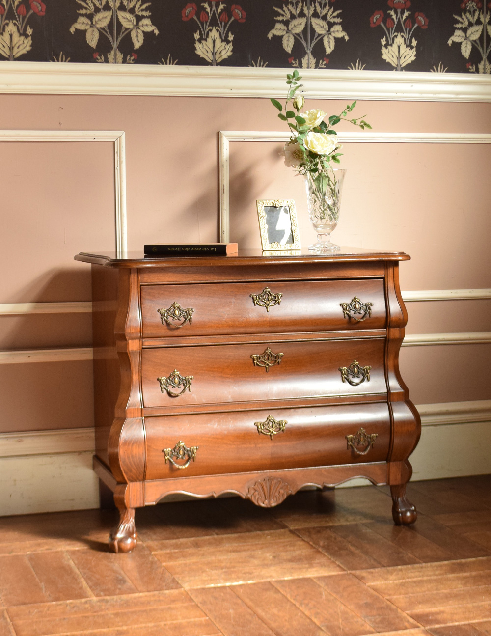 フランスの優雅なアンティーク家具、オーク材の３段チェスト（コモード） (j-1531-f)