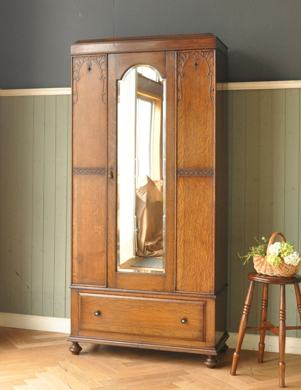 英国紳士のアンティーク家具、お洋服がキレイに掛けられるワードローブ (j-1558-f)