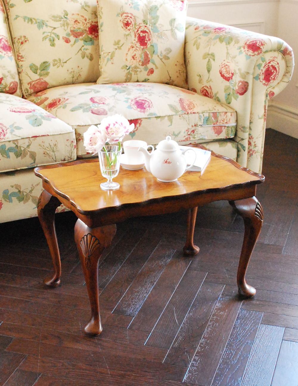 光沢のある美しい木目が魅力のアンティークコーヒーテーブル (j-1627-f)