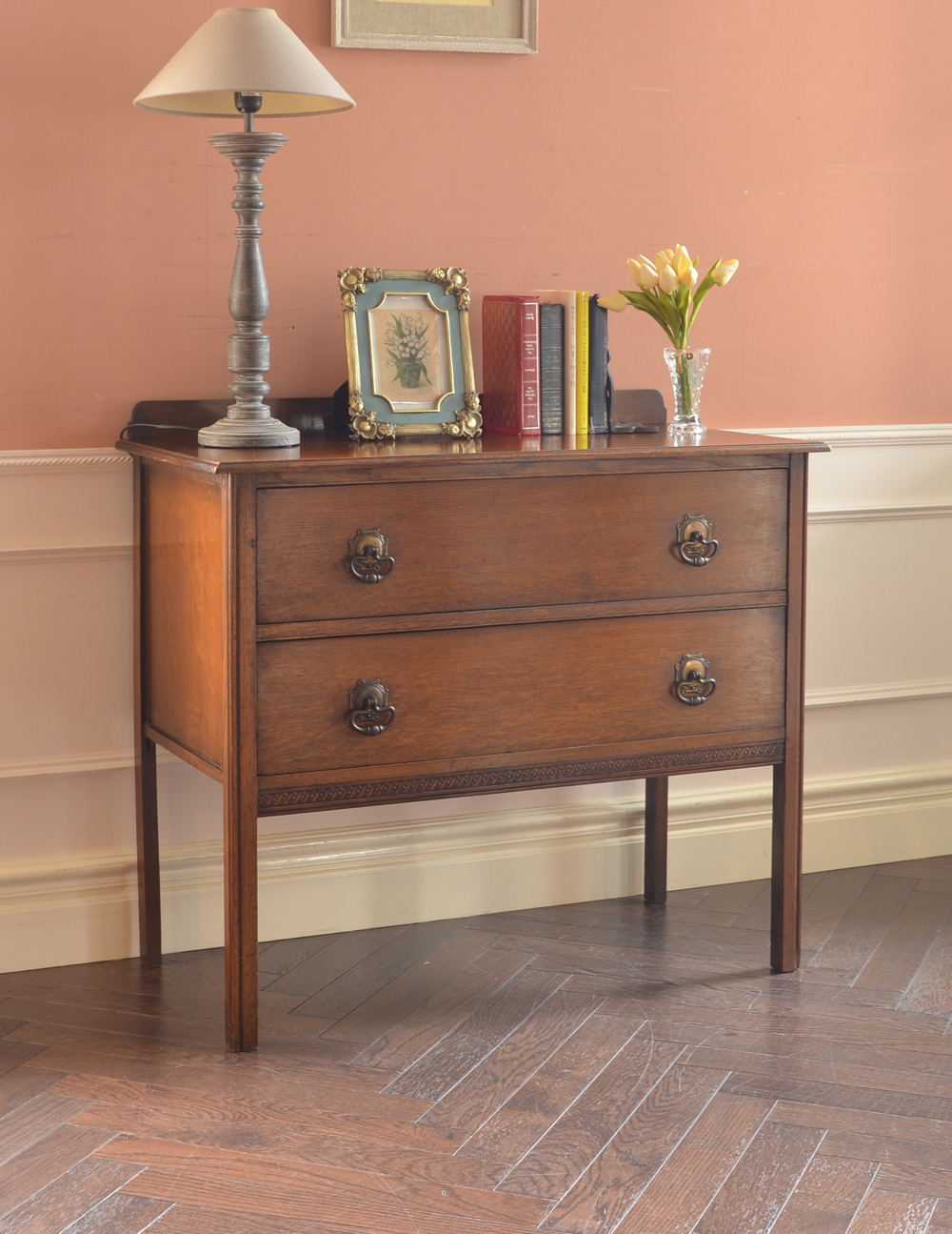 気軽に使える小さなアンティーク家具、オーク材を使った英国サイドチェスト (j-1657-f)