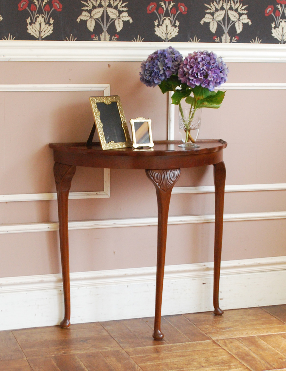 英国のアンティーク家具、脚の装飾が美しいコンソールテーブル (j-1714-f)