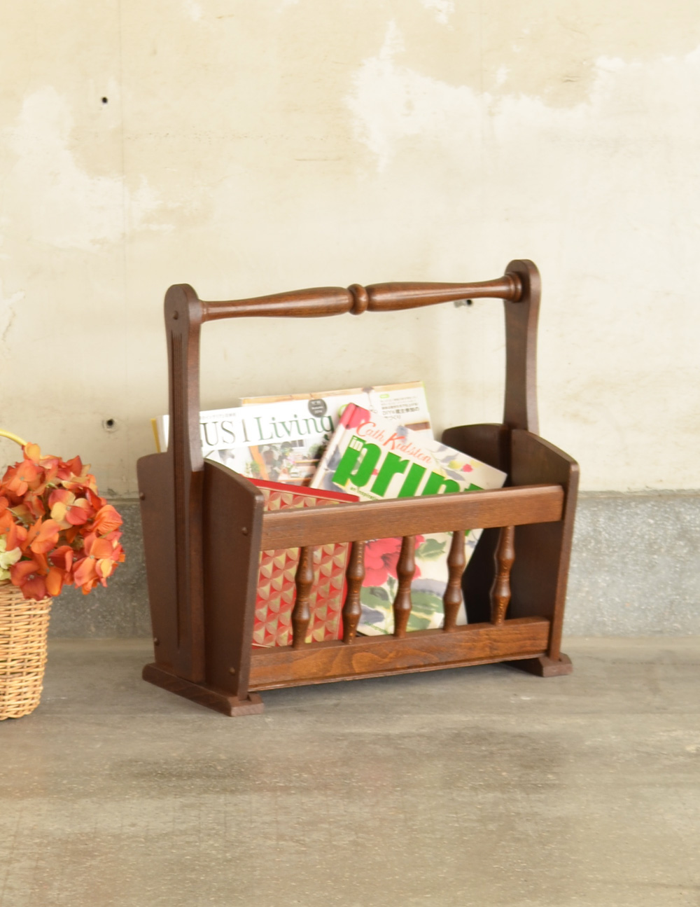 持ち手付きで運びやすいマガジンラック、オーク材のアンティーク