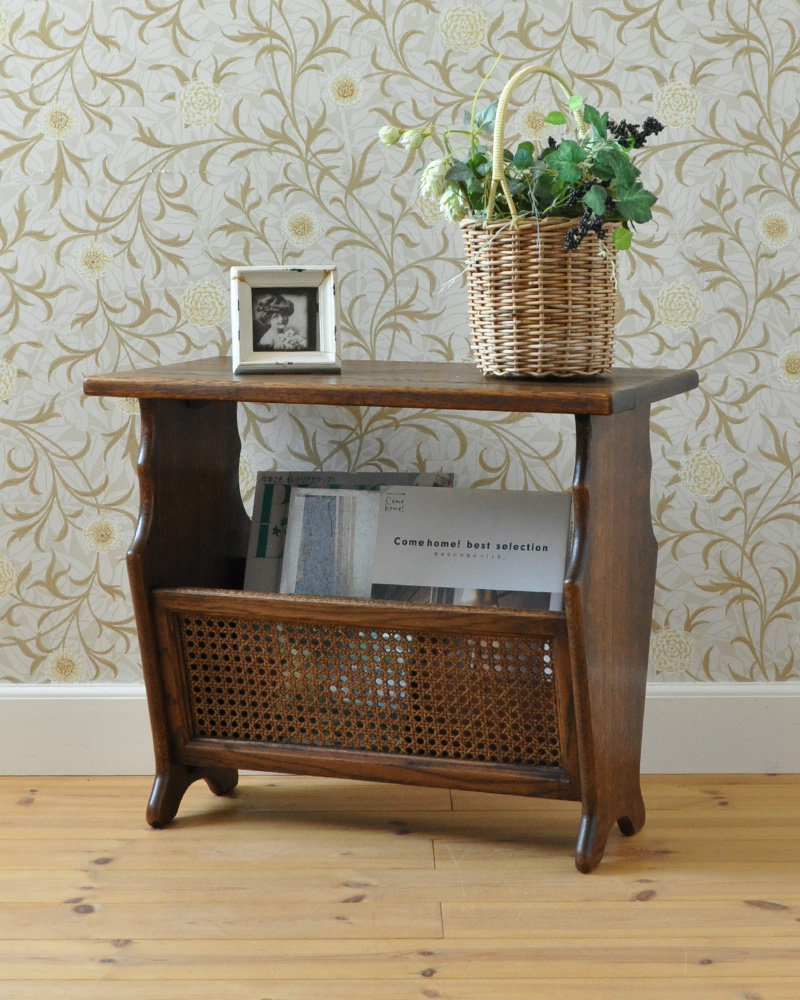 フランスアンティークの小さな家具、テーブル付の雑誌や新聞を入れるマガジンラック (j-1765-f)