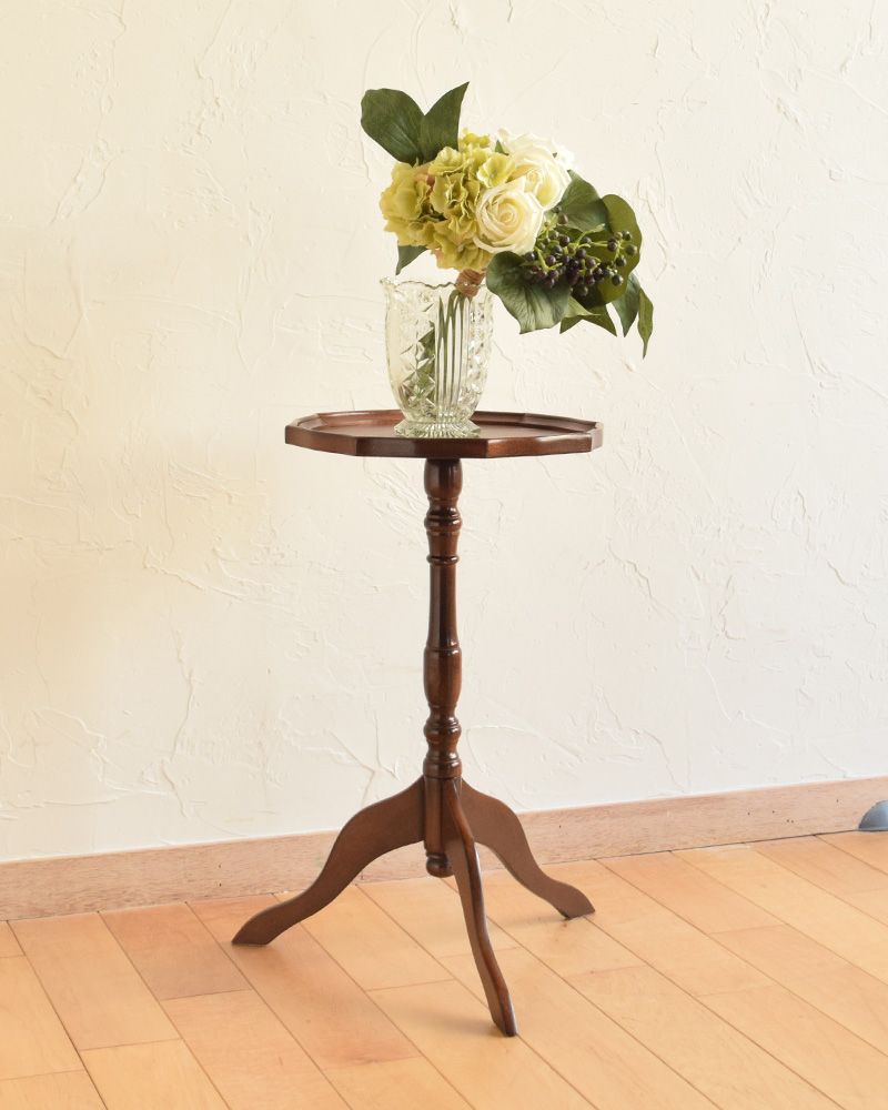 初めてのアンティーク家具にオススメ、ブラウンの革張りのワインテーブル(オケージョナルテーブル) (j-1771-f)