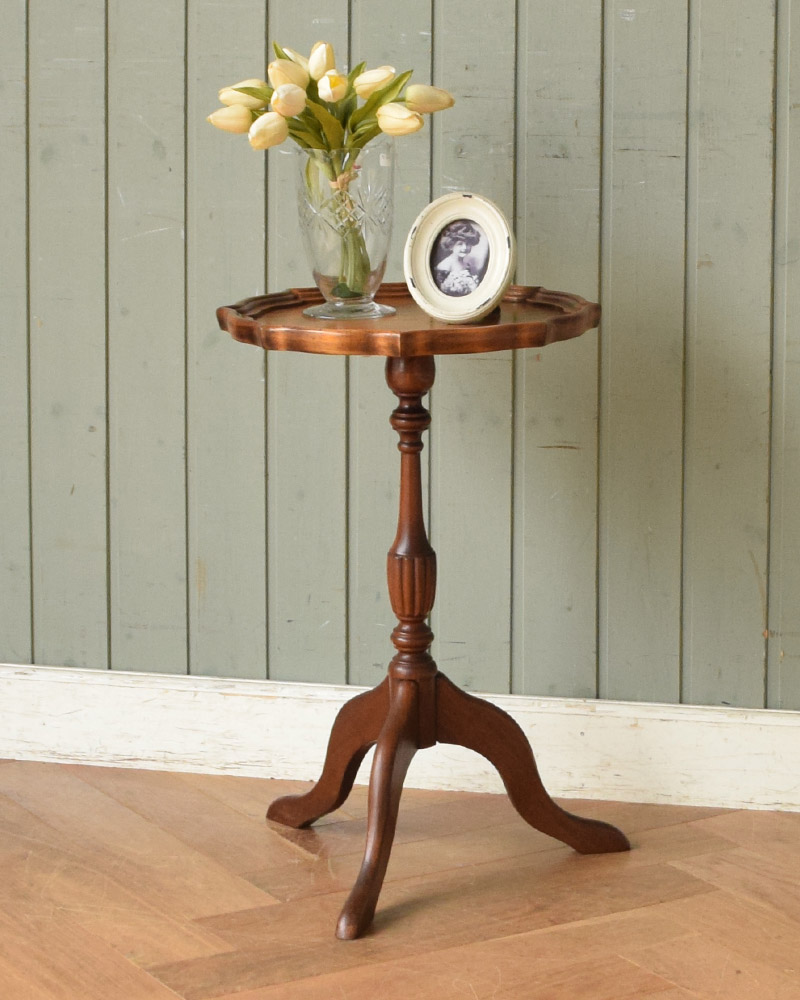 木目もカッティングも美しいマホガニー材のアンティークワインテーブル（オケージョナルテーブル） (j-1834-f)