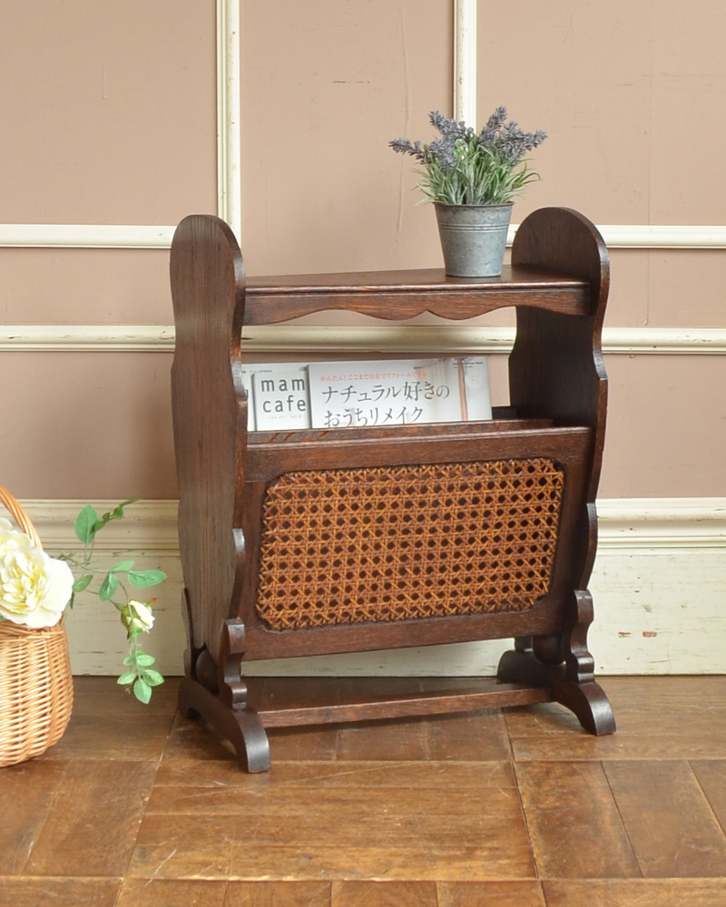 綺麗な編み目がポイント、テーブルが付いたお洒落なアンティークマガジンラック (j-1839-f)