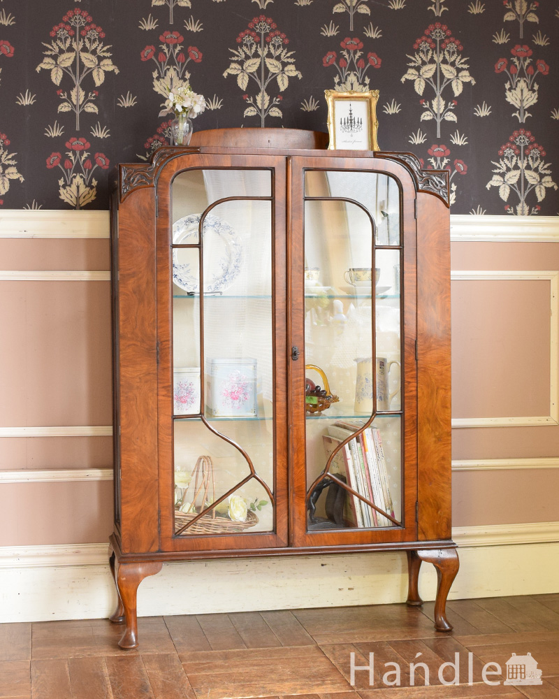 ウォルナット材のガラス扉のショーケース、英国入荷のアンティーク家具 (j-1932-f)