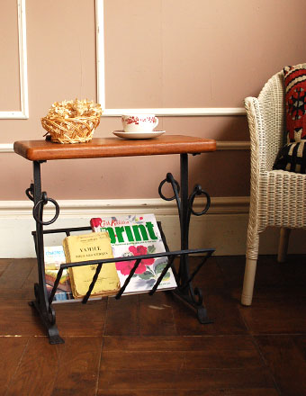 2012年12月14日にご成約済み。1940年代のアンティーク マガジンラック (j-572-f)