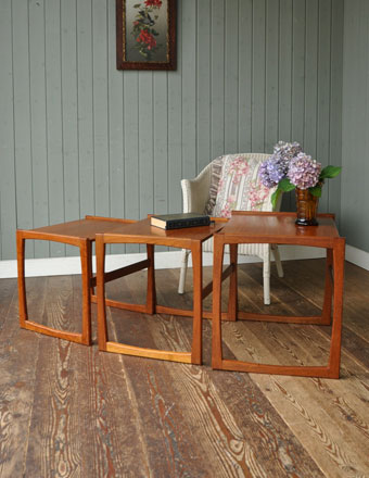 1960年代のアンティーク ネスト テーブル (j-725-f)