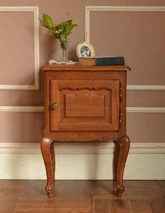 2014年2月19日にご成約頂きました。1930年代のアンティーク ナイトテーブル (j-807-f)