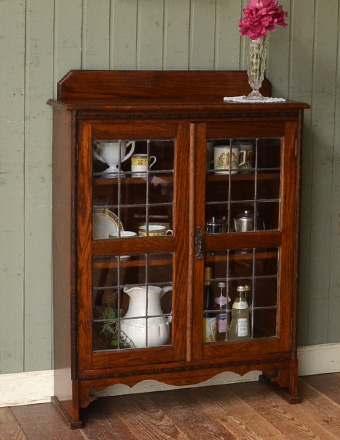 飾り棚にもなるアンティークの英国家具、小さなブックケース（本棚） (j-966-f)