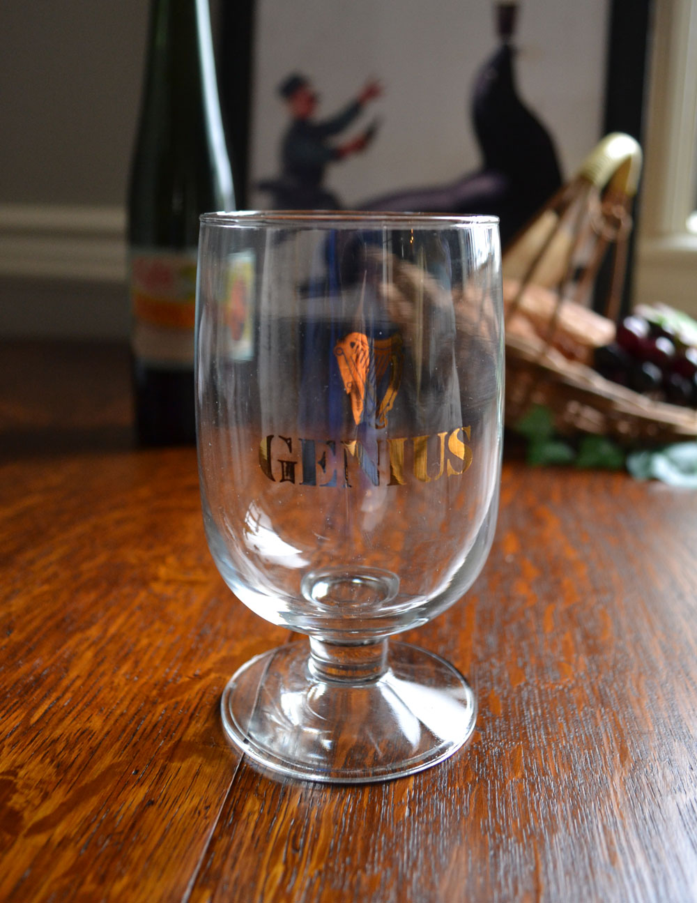 イギリスで見つけたアンティークの脚付きGENIUS（ギネス）グラス