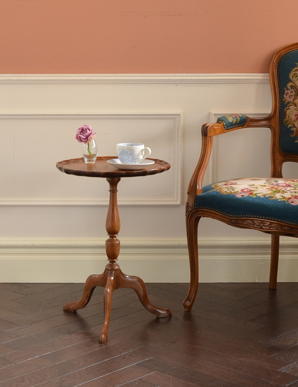 木製の可愛いイギリスアンティーク家具、丸い形のティーテーブル (k-1102-f)